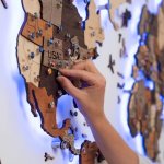 Luxusná LED 3D drevená mapa sveta 250×160 cm – drevený obraz s ovládaním