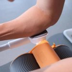 Posilňovací roller – automatický 2v1 valec na brušné svaly s časovačom