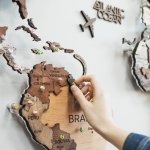 3D dřevěná mapa světa 150x90cm - nástěnný obraz s LED podsvícením