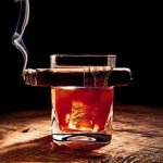 Pohár na whisky s cigaretovým držiakom – sklenený pohár 260 ml