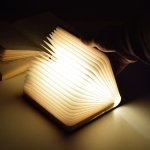 Svetlo v dizajne knihy LED – LED lampa v tvare roztvorenej knihy