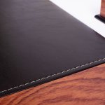 Podložky na stůl – elegantní kancelářský set 8 ks (ořech + černá kůže)