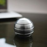 Guľa kinetická – antistresová gulička rotujúca s efektom víru 4 cm
