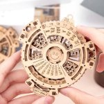 Kalendár drevený 3D – hlavolam rok, mesiace a dni 21 dielov