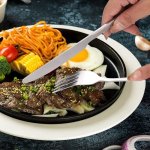Outdoorový set pro stolování 20dílný – příbory a talíře na piknik