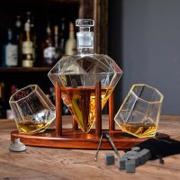 Whisky súprava na drevenom stojane – karafa na whisky + 2 poháre