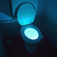 Svetlo LED do WC so senzorom pohybu – osvetlenie toalety s farebnými efektmi