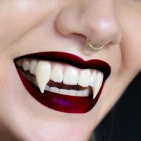 Zuby upírske Dracula Deluxe – sada 2 ks upírskych zubov na Halloween a karneval