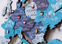Připínáčky na dřevěné mapy 263 ks – barevné vlaječky pro označování míst