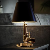 Lampa stolová zlatá – lampa s dizajnom pištole Beretta