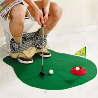 Minigolf na WC – zábavná golfová hra na toaletu s podložkou a palicou