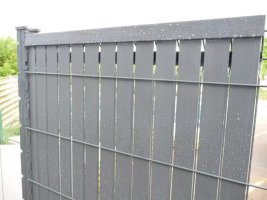 3D slats for fences - Plastic filling of mesh and panels made of flexible PVC strip - Gray color